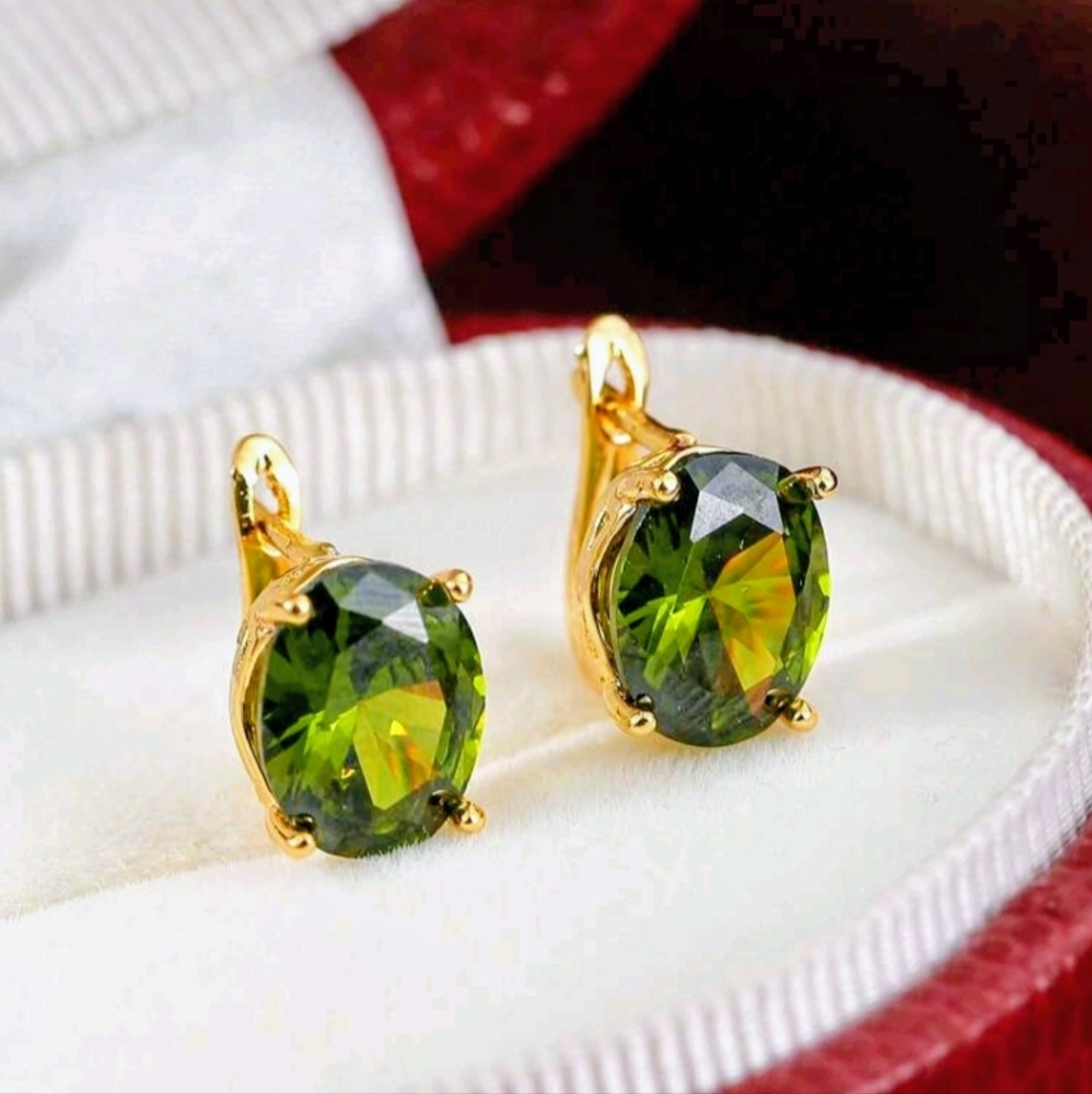 Simple classic zirconia earrings; olive green